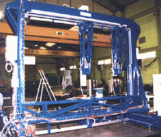 Machine de contrôle par ultrasons de panneaux aéronautiques